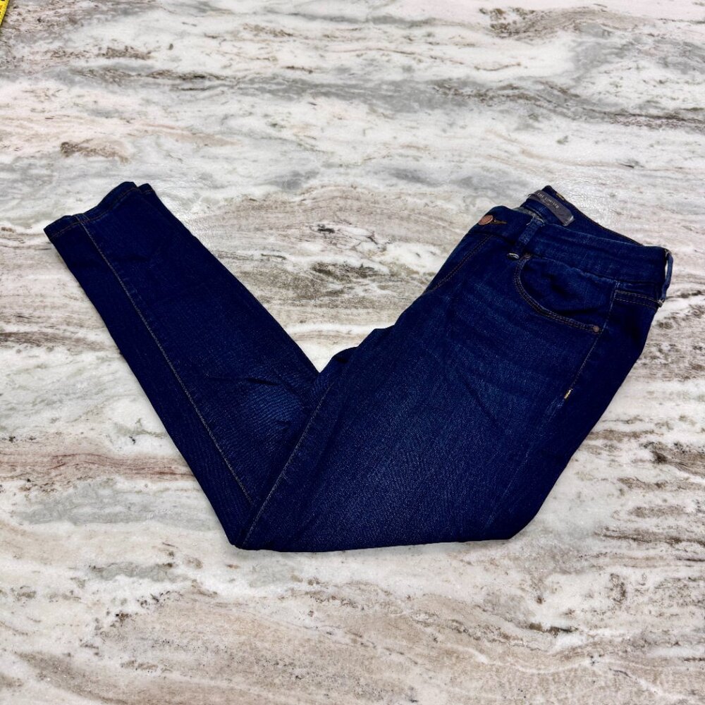 The Limited Denim Petite Skinny Jeans in a Dark Wash Size 8P